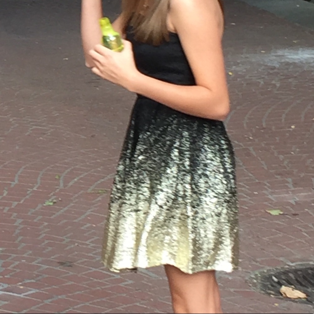 Black and gold homecoming dress - Picture 2 of 5